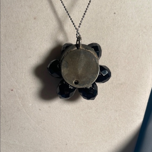 Elegant Black Flower Pendant Necklace - Picture 3 of 3